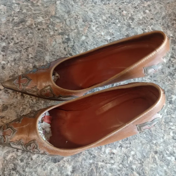 Donald J Pliner Pointed-Toe Pumps Size 8M - Picture 5 of 9